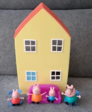 Casa Peppa Pig con familia y muebles