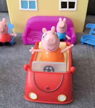 Casa Peppa Pig con familia y muebles