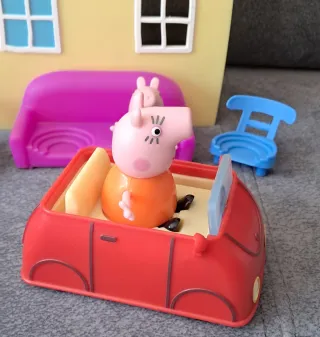Casa Peppa Pig con familia y muebles