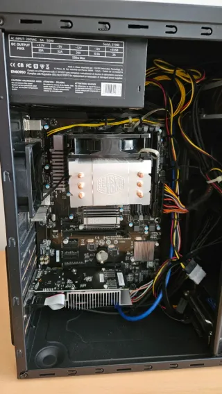 Torre PC Sobremesa Gigabyte