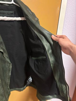 Cazadora de cuero verde