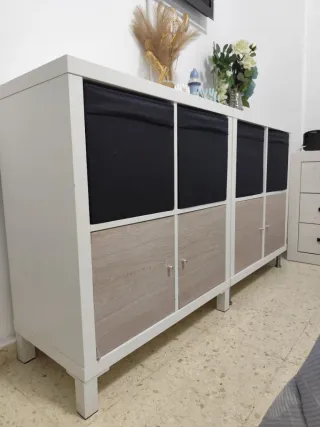Mueble organizador blanco y negro