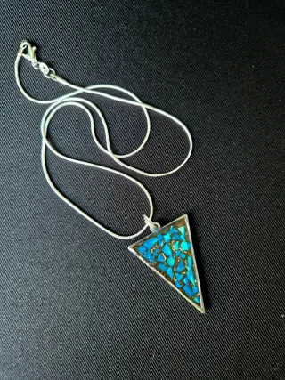 Colgante artesanal resina azul y oro