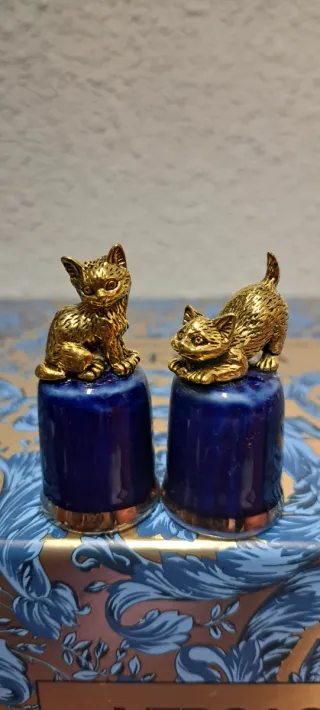 Coppia di ditali decorativi gattini dorati
