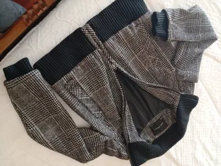 Cazadora combinada fácil de llevar