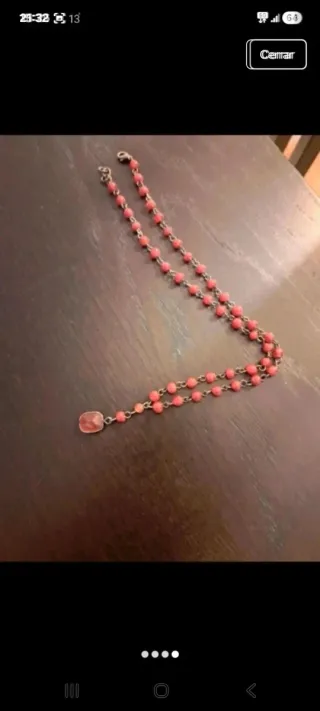 Collar con piedras rojas y colgante