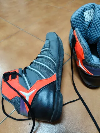 Botas de moto grises y naranjas talla 42