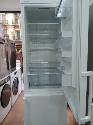 NEVERA COMBI BOSCH NO FROST ENERGÍA A+