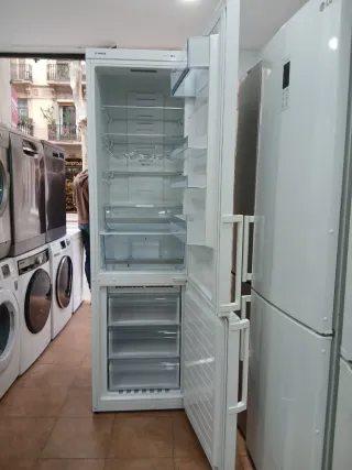 NEVERA COMBI BOSCH NO FROST ENERGÍA A+