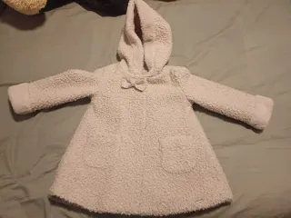 Chaquetón niña con capucha y lazo de mayoral