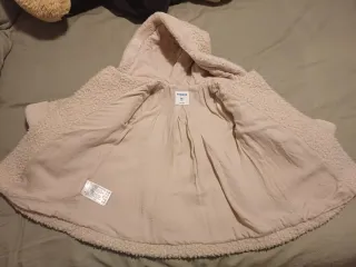 Chaquetón niña con capucha y lazo de mayoral