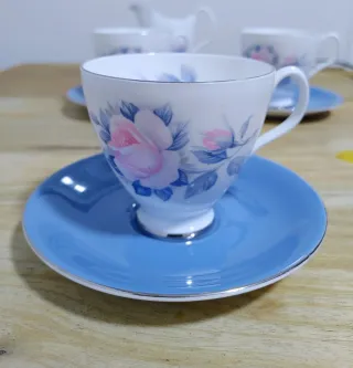 Tazas de té Royal Albert con platillos