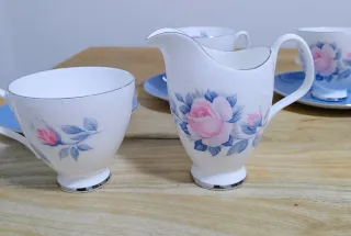 Tazas de té Royal Albert con platillos