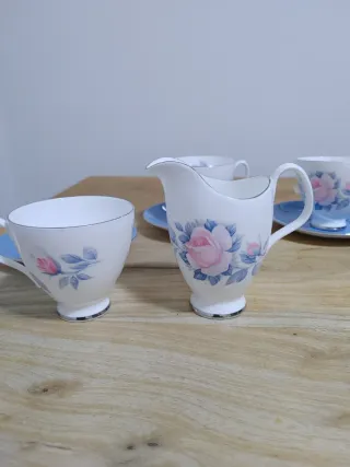 Tazas de té Royal Albert con platillos