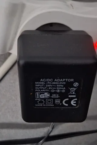 Radio Despertador Oregon Scientific con cargador