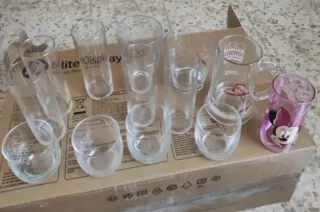 Lote de vasos de cristal y plástico