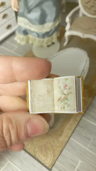 Libro Miniatura Shabby Chic 1:12 Vera Pelle