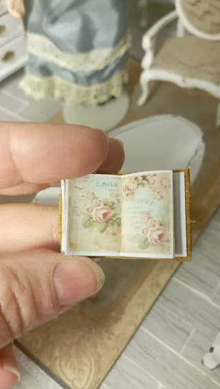 Libro Miniatura Shabby Chic 1:12 Vera Pelle