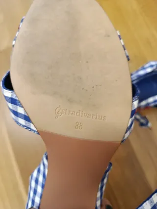 Sandalias Stradivarius Cuadros Azul y Rojo