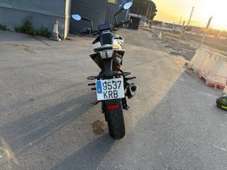 KTM Duke 125 Blanca y Naranja