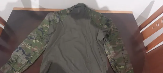 Camisa táctica verde pixelada