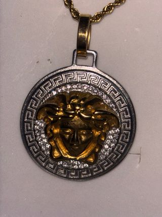 Colgante Medusa Versace bañado en oro