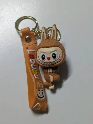 Llavero Labubu Yoga Marrón