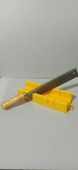 Lote 3 sierras , serrucho de mano