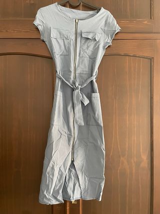 Vestido azul con cremallera y cinturón