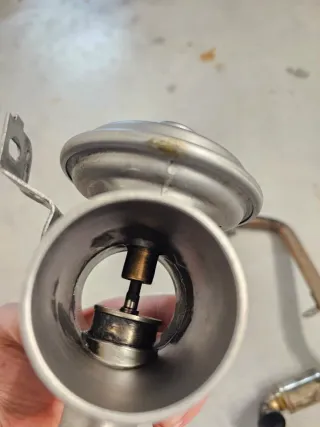 Valvola EGR BMW E46 320d m47 con tappo di chiusura