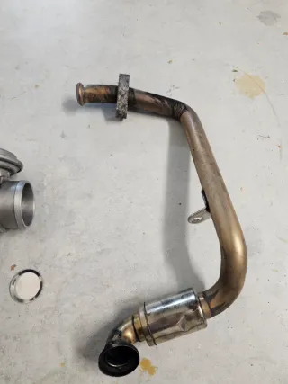 Valvola EGR BMW E46 320d m47 con tappo di chiusura