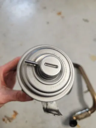 Valvola EGR BMW E46 320d m47 con tappo di chiusura