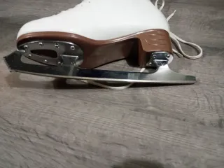 Patines de hielo blancos