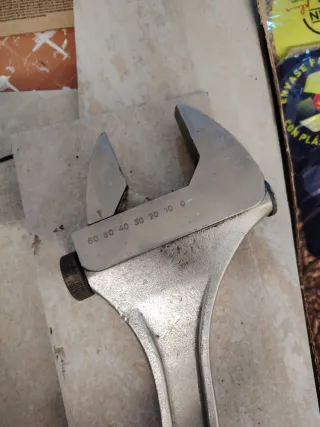 Llave inglesa ajustable