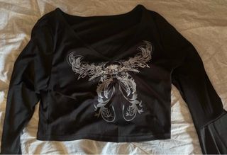 Top negro manga larga con estampado