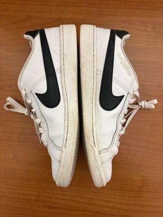 Nike Court Royale Sneakers Bianche e Nere