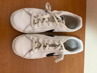 Nike Court Royale Sneakers Bianche e Nere