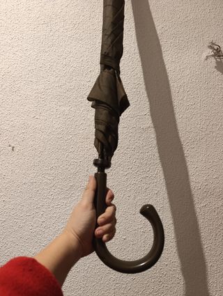 Paraguas de cuadros beige