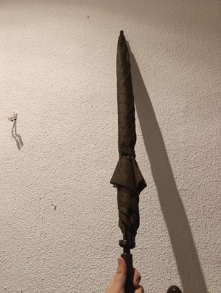 Paraguas de cuadros beige