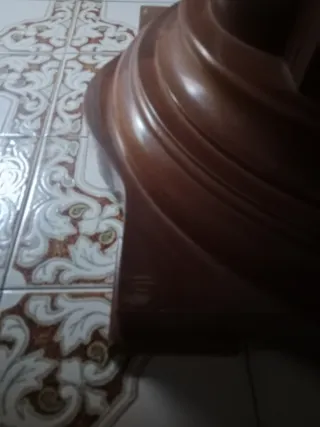 Mesa de comedor de madera