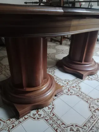 Mesa de comedor de madera
