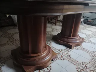Mesa de comedor de madera