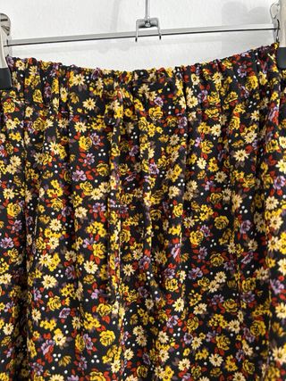 Falda estampado floral de Zara