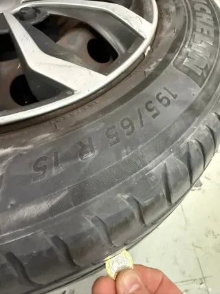 Neumático Michelin  195/65 R 15  llantas de hierro