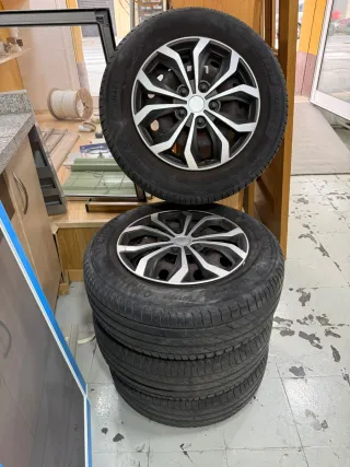 Neumático Michelin  195/65 R 15  llantas de hierro