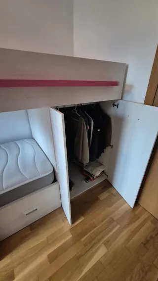 Cama litera juvenil madera y rosa