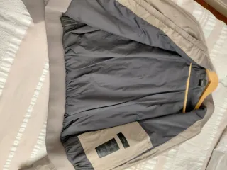 Cazadora bomber beige y gris