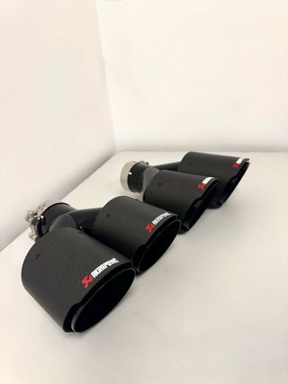 Colas escape Akrapovic