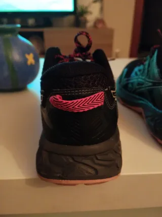 Deportivas runner ASICS negras y rosas