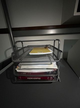 Casillero metálico de 3 niveles Para escritorio.